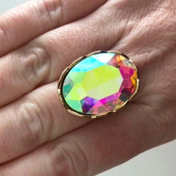 NWT Multifaceted Holographic Iridescent Crystal Cocktail Ring - Oil Slick Tones - Picture 13 of 16